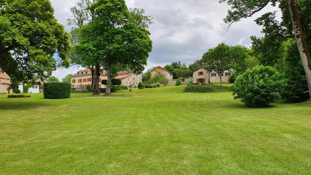 Domaine De Montvianeix Bed & Breakfast Saint-Victor-Montvianeix Exterior photo