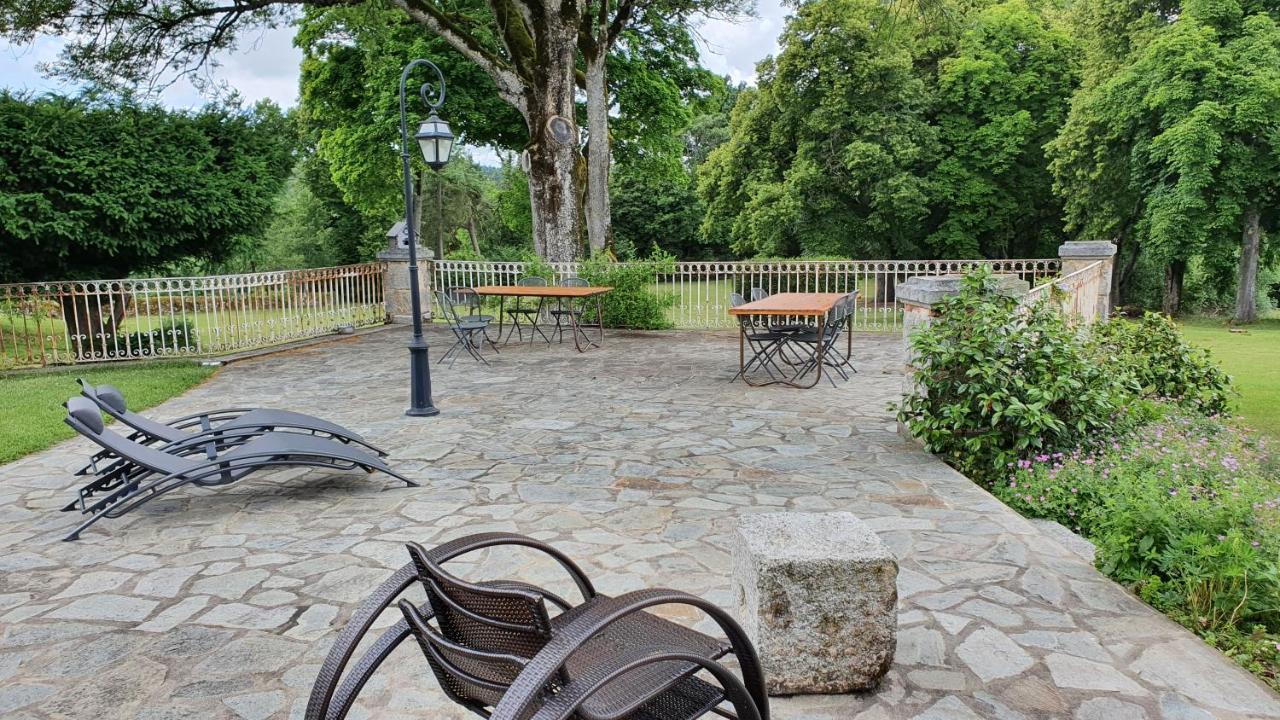 Domaine De Montvianeix Bed & Breakfast Saint-Victor-Montvianeix Exterior photo