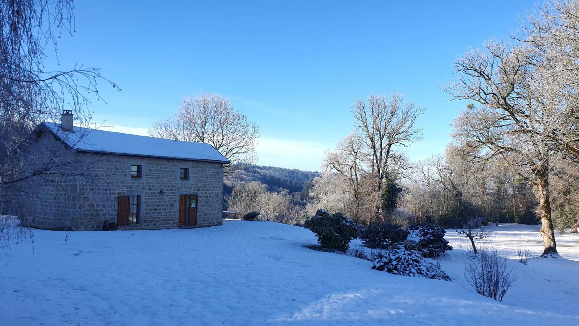 Domaine De Montvianeix Bed & Breakfast Saint-Victor-Montvianeix Exterior photo