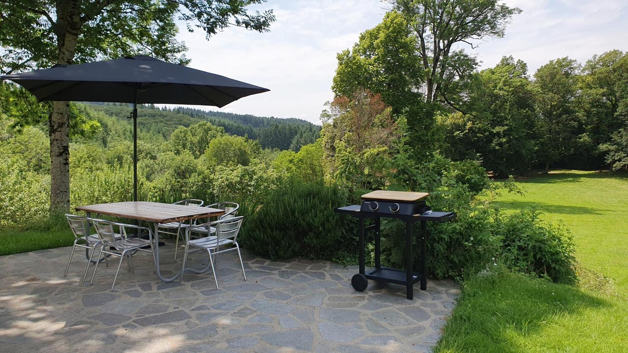 Domaine De Montvianeix Bed & Breakfast Saint-Victor-Montvianeix Exterior photo