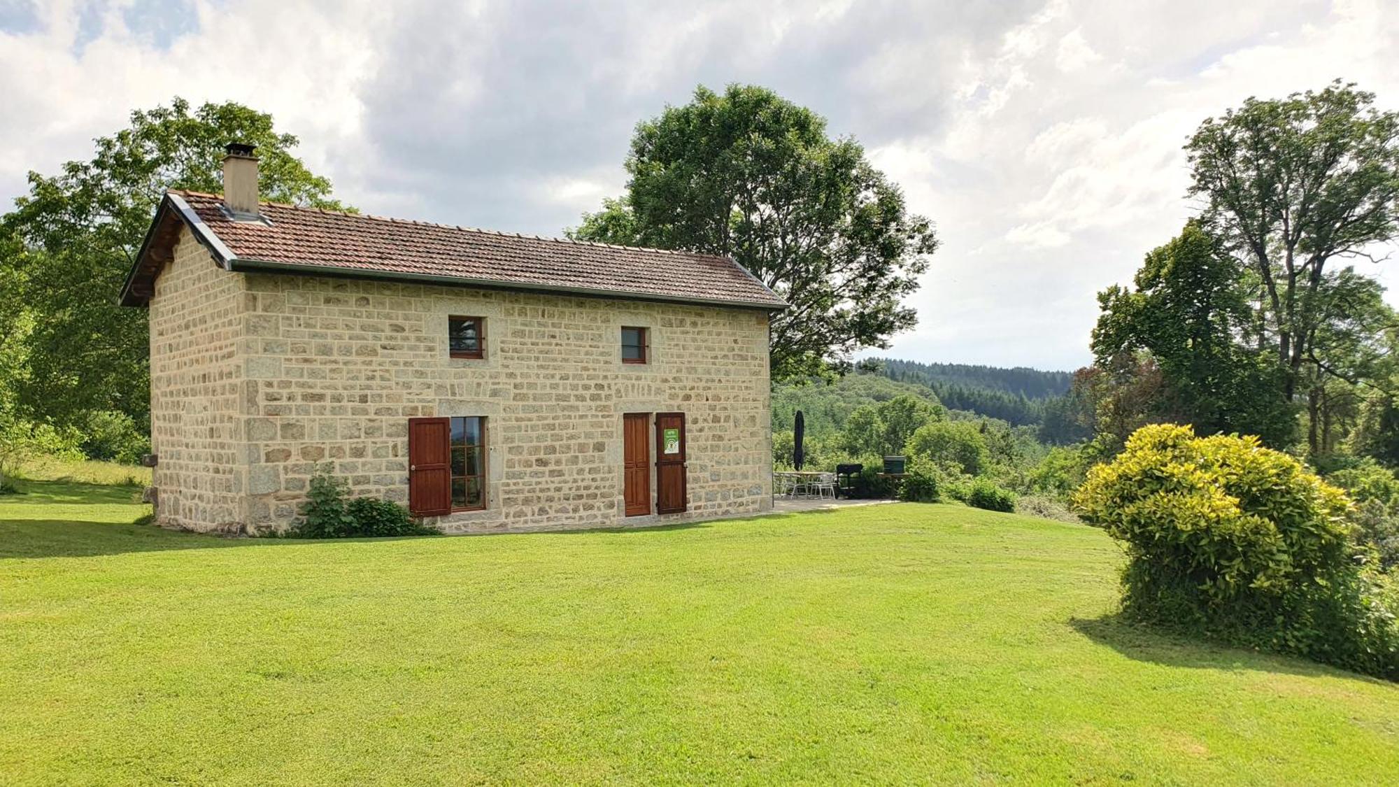Domaine De Montvianeix Bed & Breakfast Saint-Victor-Montvianeix Exterior photo