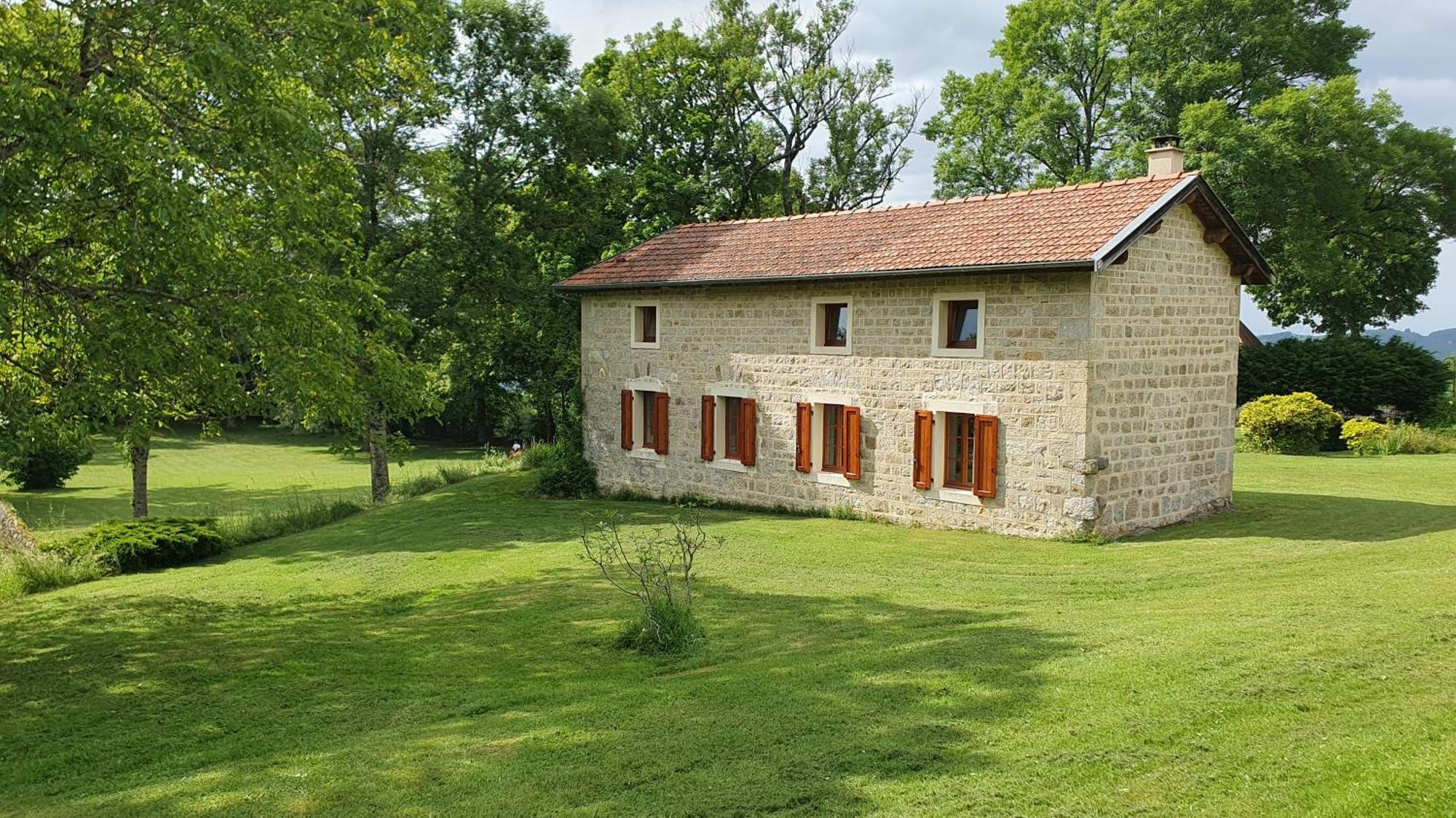 Domaine De Montvianeix Bed & Breakfast Saint-Victor-Montvianeix Exterior photo